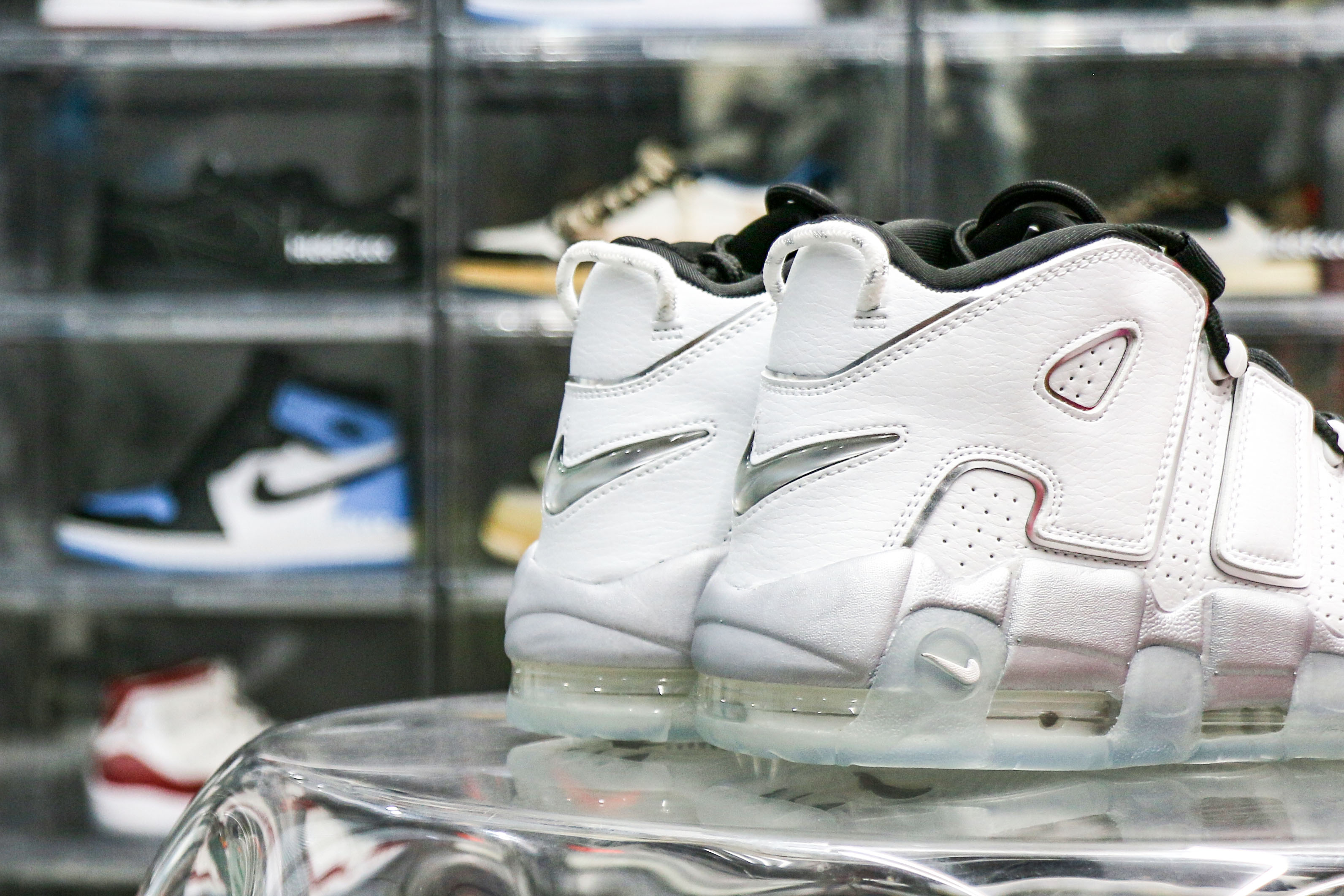 nike air more uptempo se white Ch*0me