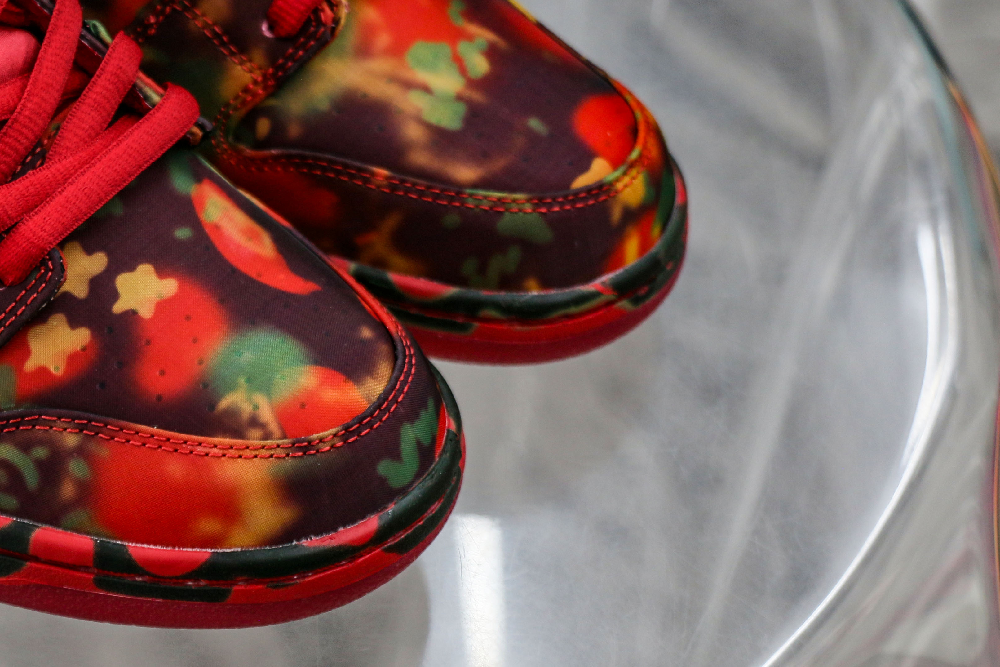 Nike SB Dunk Low The Wizard of Oz Poppy Field