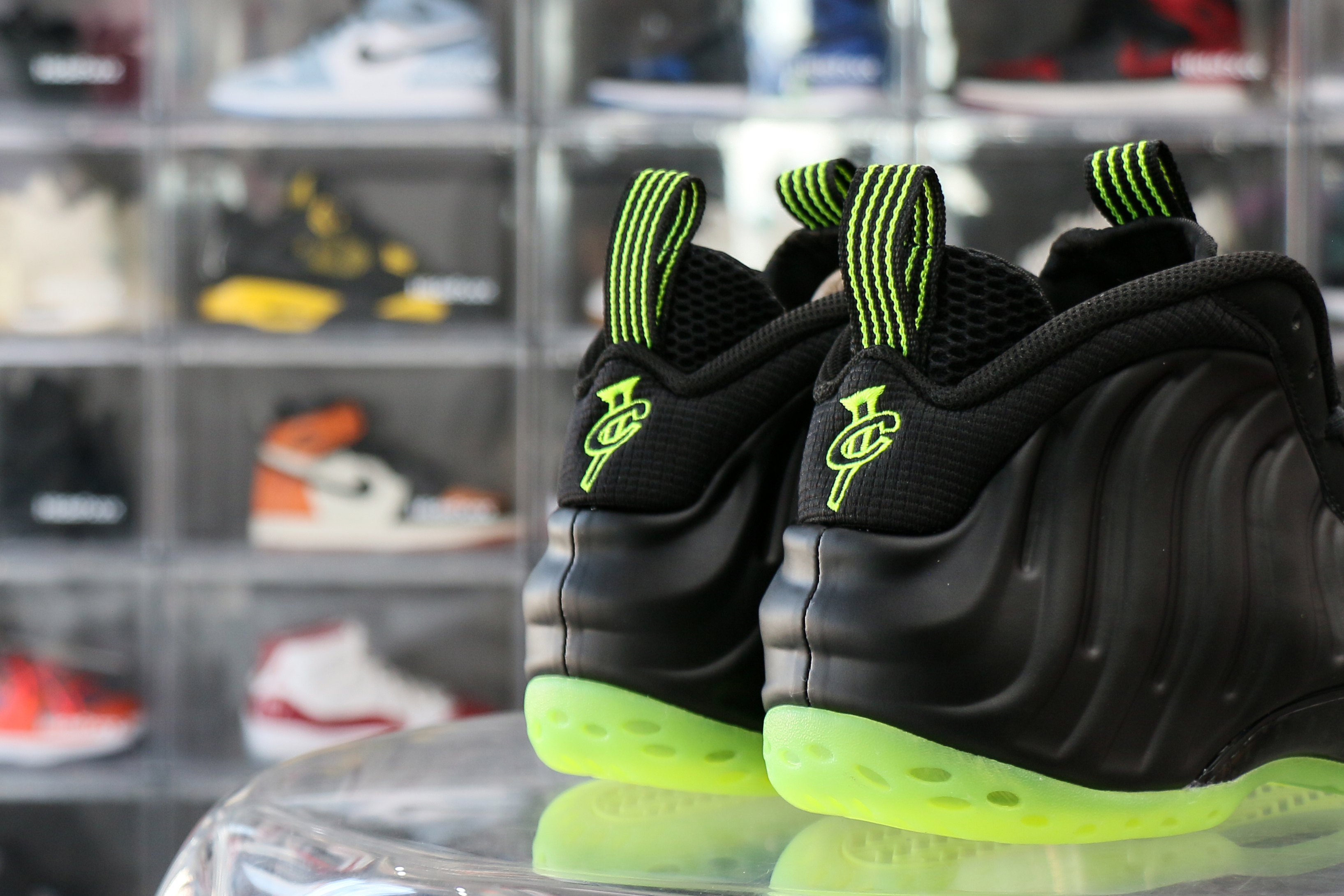 Nike Air Foamposite One Black Volt 2025