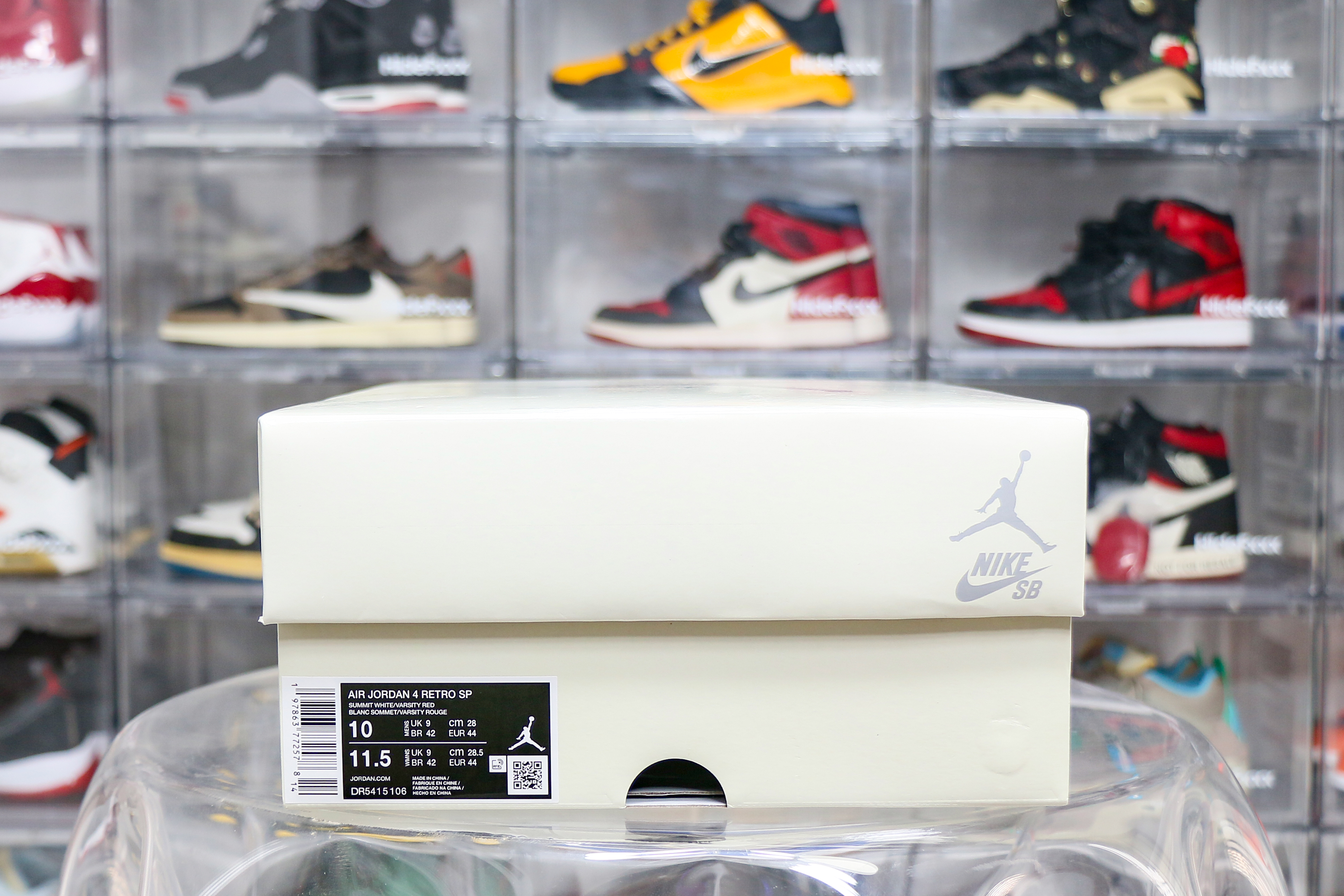 Nike SB x Air Jordan 4 Varsity Red is a Family & Friends (LN5 A1 Batch)