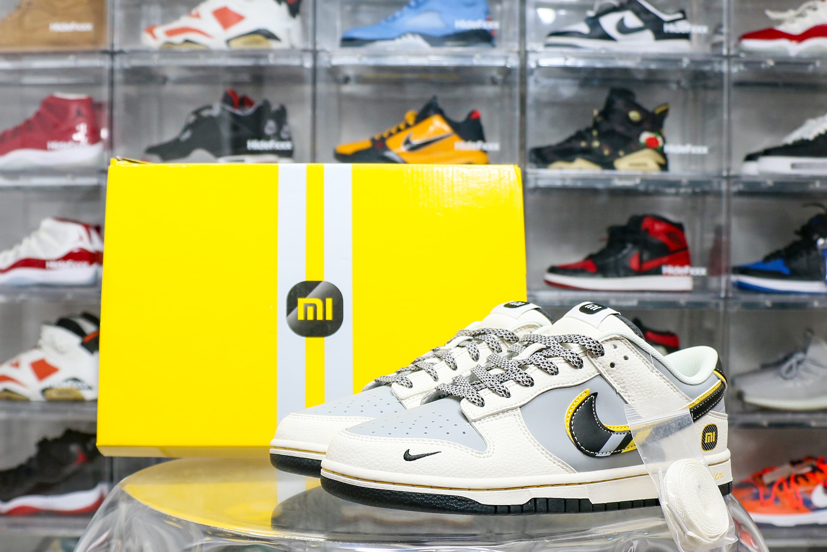 Nike SB Dunk Low x Xiaomi Su7