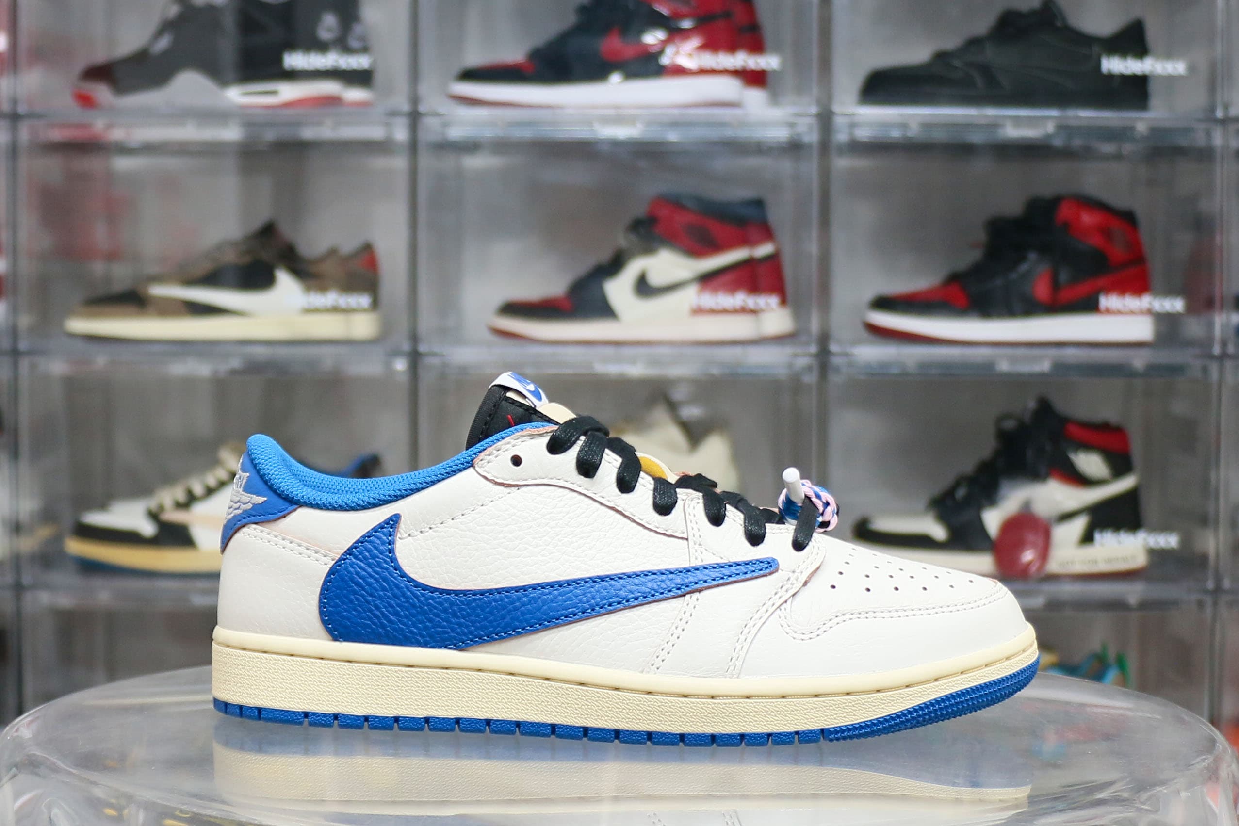 Travis Scott x Fragment x Air Jordan 1 Low OG (Ln5 A1)