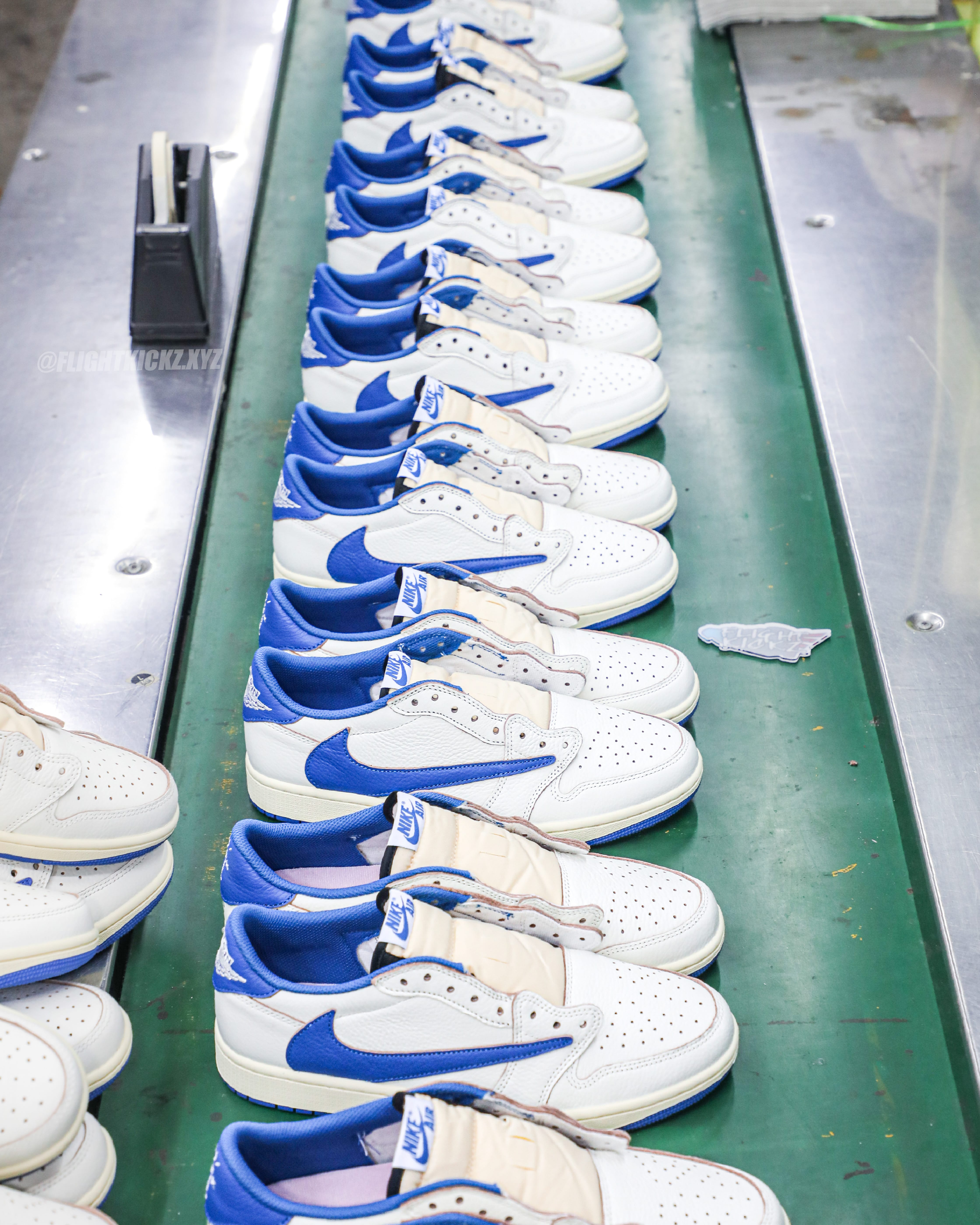 Travis Scott x Fragment x Air Jordan 1 Low OG (Ln5 A1)